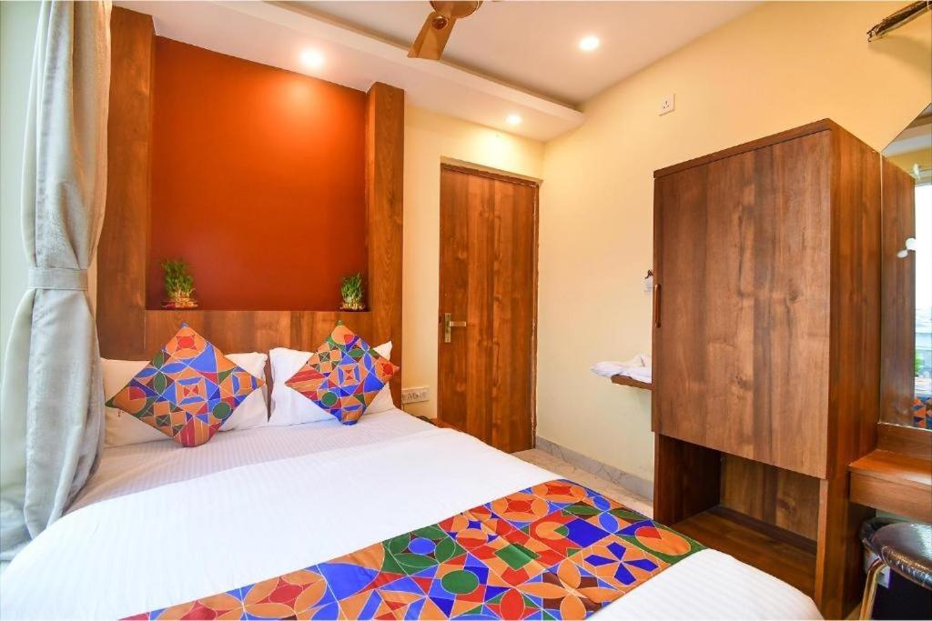 Hotel Aqua Tulip Kolkata Bagian luar foto
