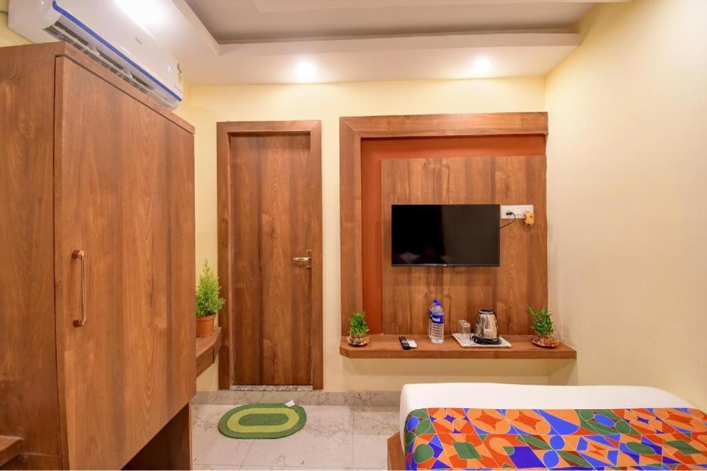 Hotel Aqua Tulip Kolkata Bagian luar foto